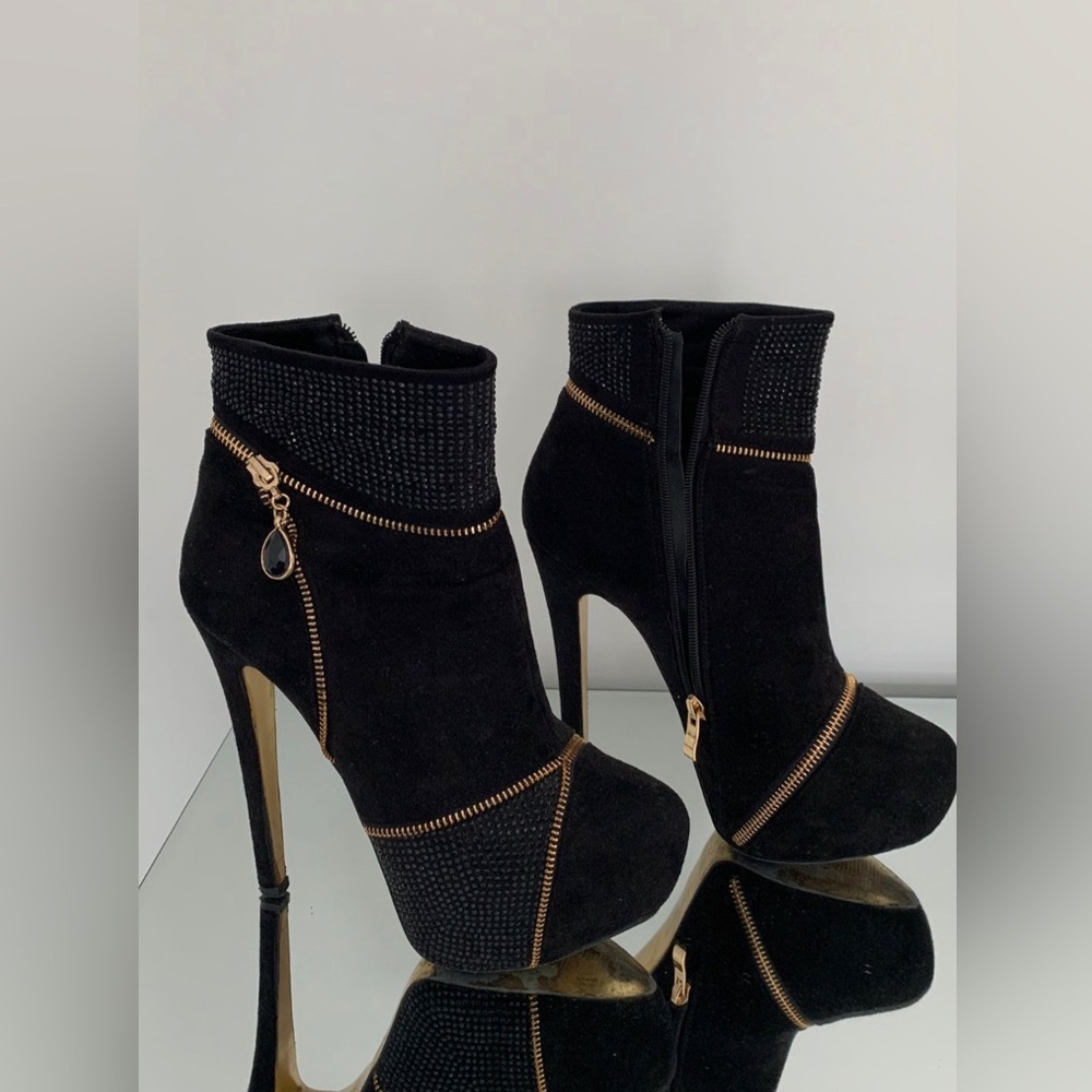 Sexy Boots Black and gold BEBÉ  size 8